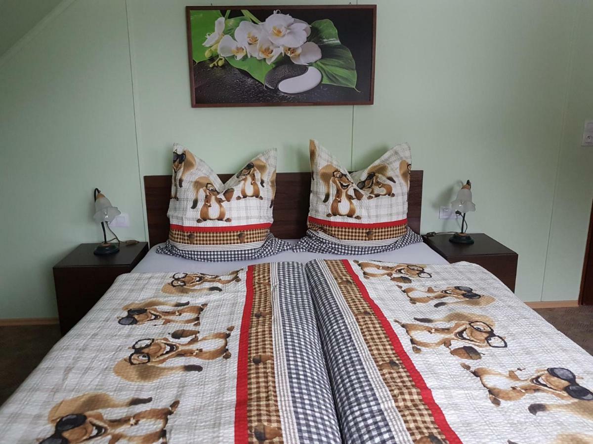 Waldhaus Apartment Яхимов Екстериор снимка